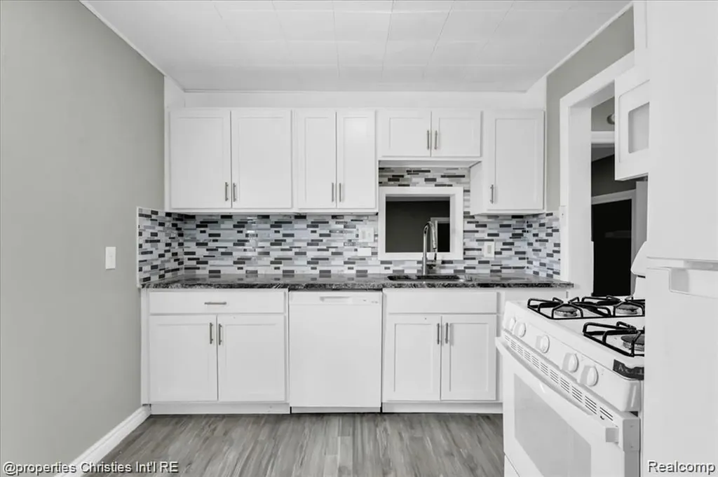 7952 Robert Street Taylor City MI 48180