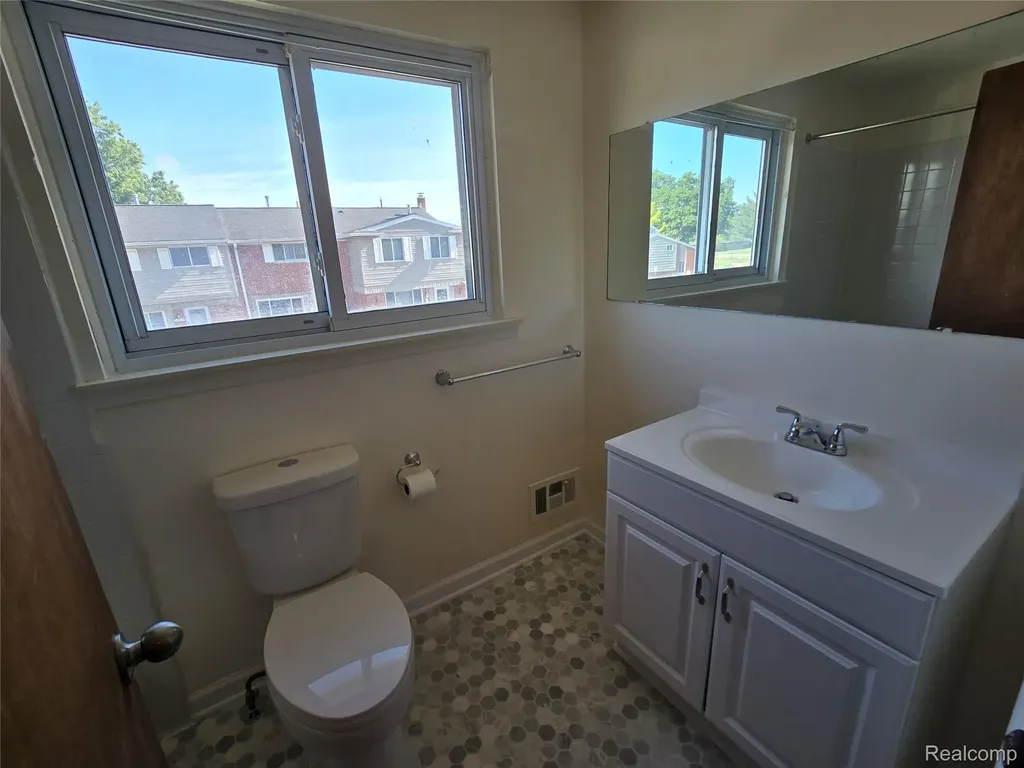 28928 Manchester Street Westland City MI 48185