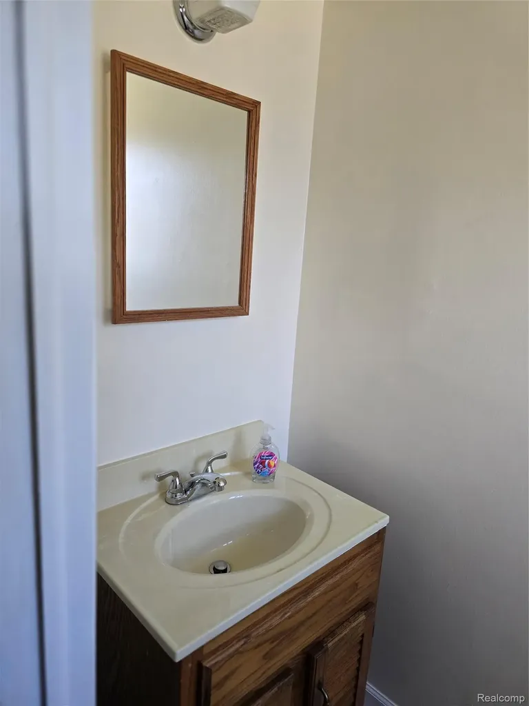 28928 Manchester Street Westland City MI 48185