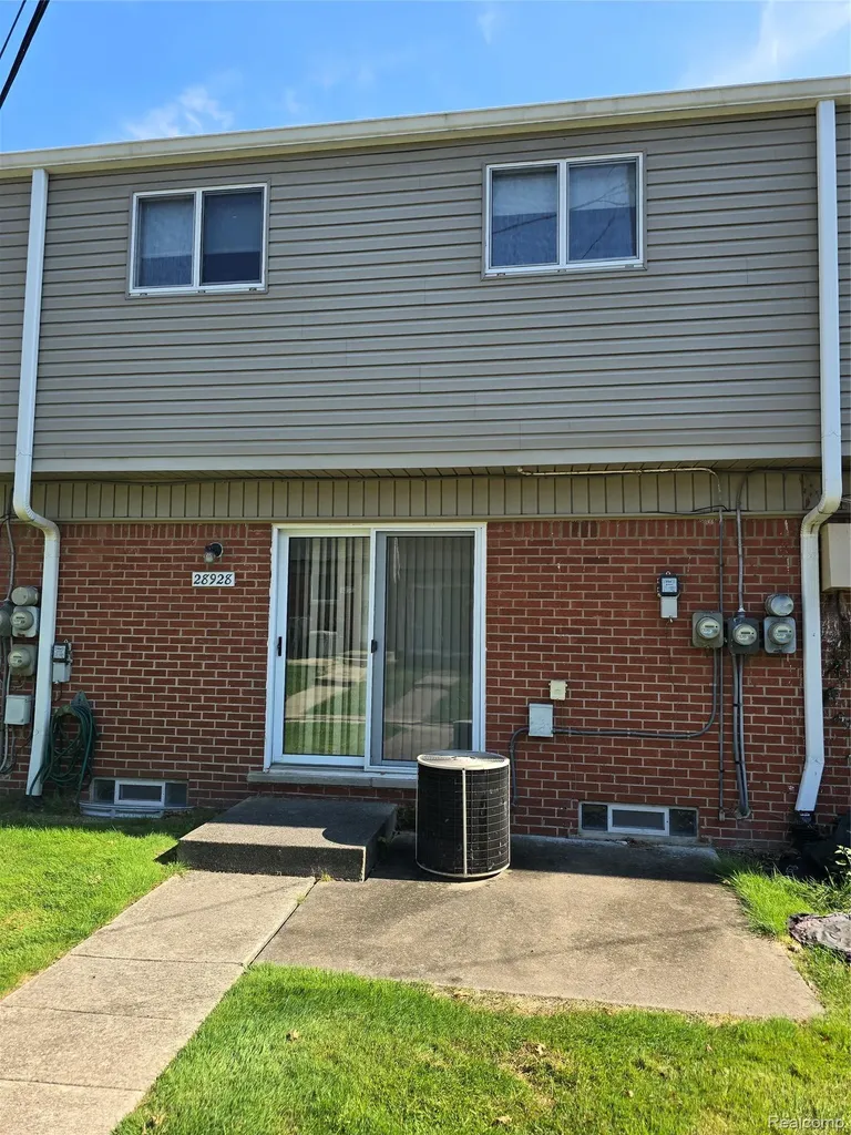 28928 Manchester Street Westland City MI 48185