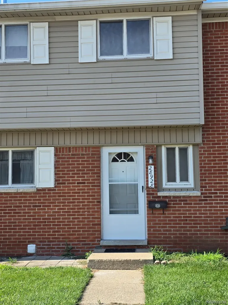 28928 Manchester Street Westland City MI 48185