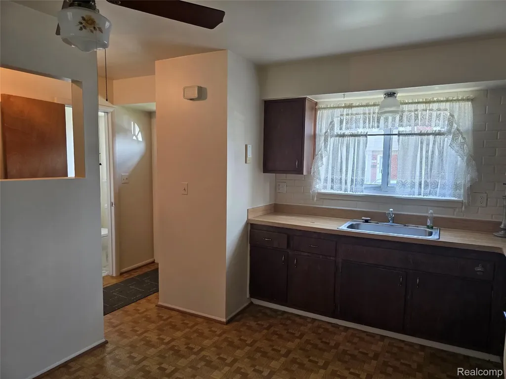 28928 Manchester Street Westland City MI 48185