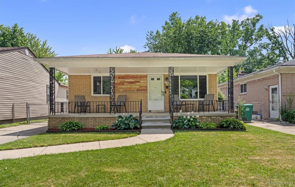 29599 Balmoral Street Garden City City MI 48135