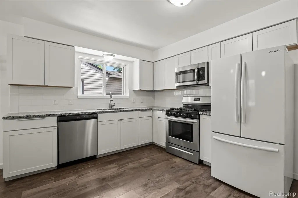 29599 Balmoral Street Garden City City MI 48135