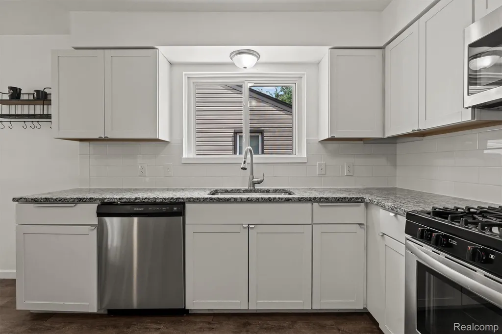 29599 Balmoral Street Garden City City MI 48135