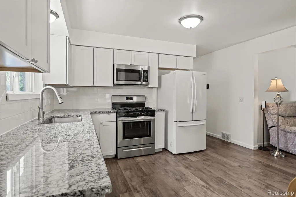 29599 Balmoral Street Garden City City MI 48135