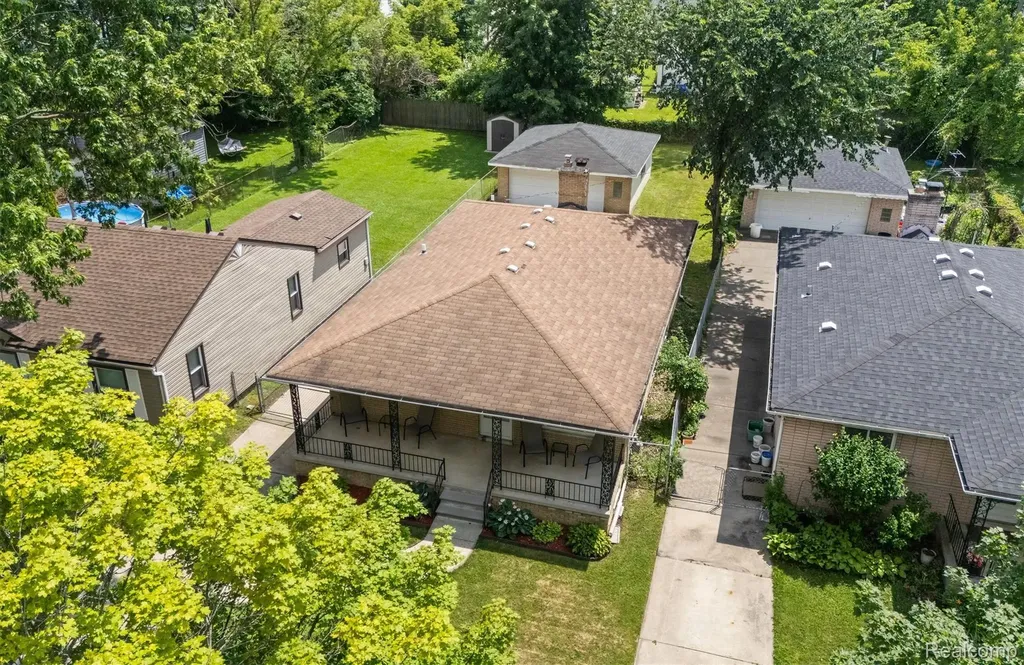 29599 Balmoral Street Garden City City MI 48135