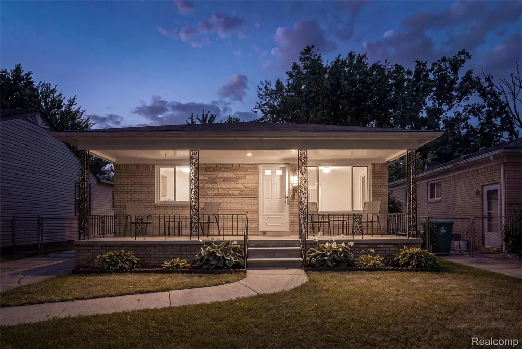 29599 Balmoral Street Garden City City MI 48135