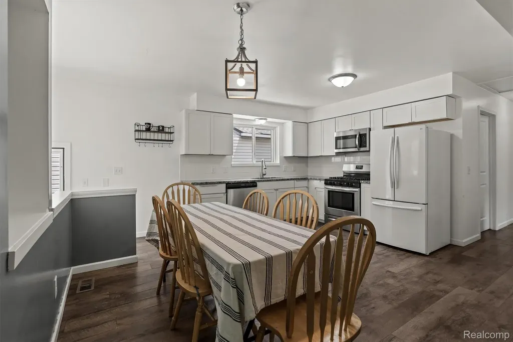 29599 Balmoral Street Garden City City MI 48135