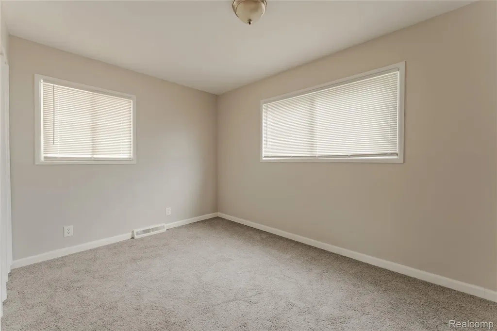 93 W Princeton Avenue Pontiac City MI 48340