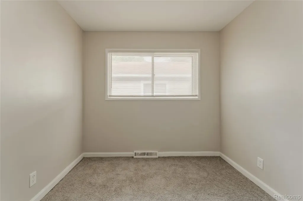 93 W Princeton Avenue Pontiac City MI 48340