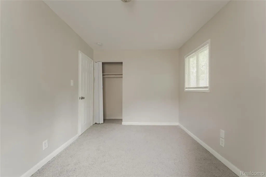 93 W Princeton Avenue Pontiac City MI 48340