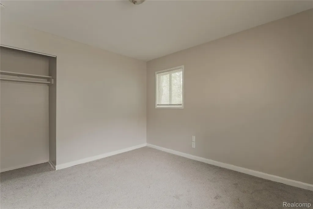 93 W Princeton Avenue Pontiac City MI 48340