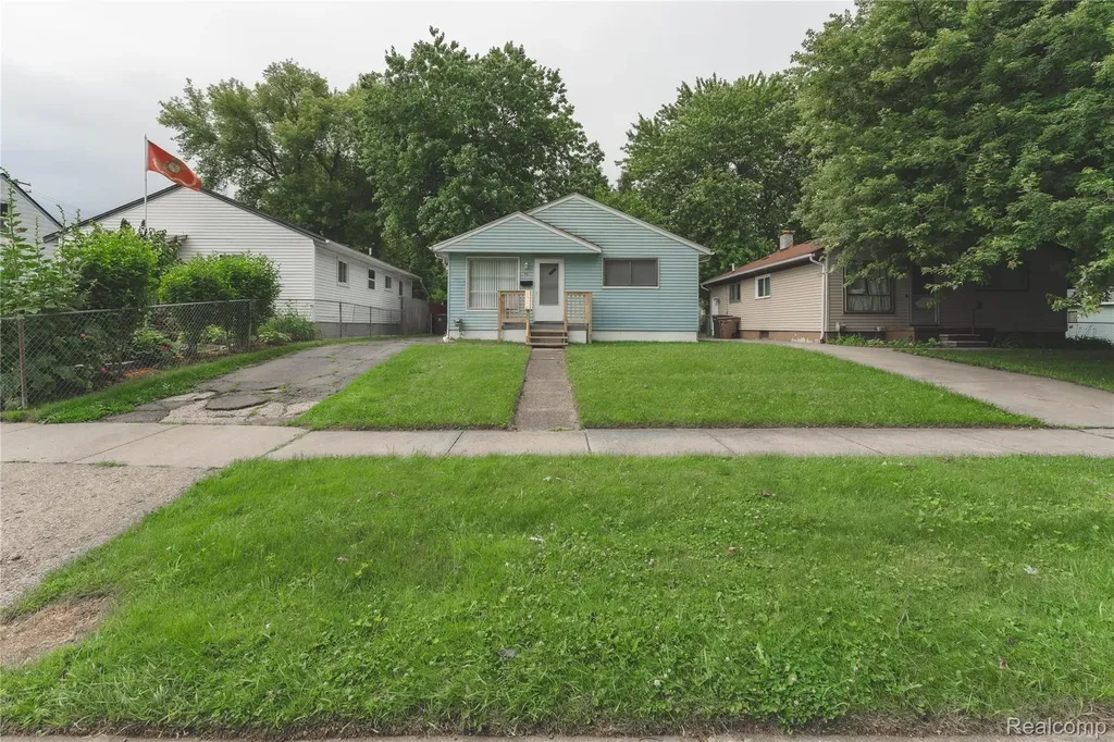93 W Princeton Avenue Pontiac City MI 48340