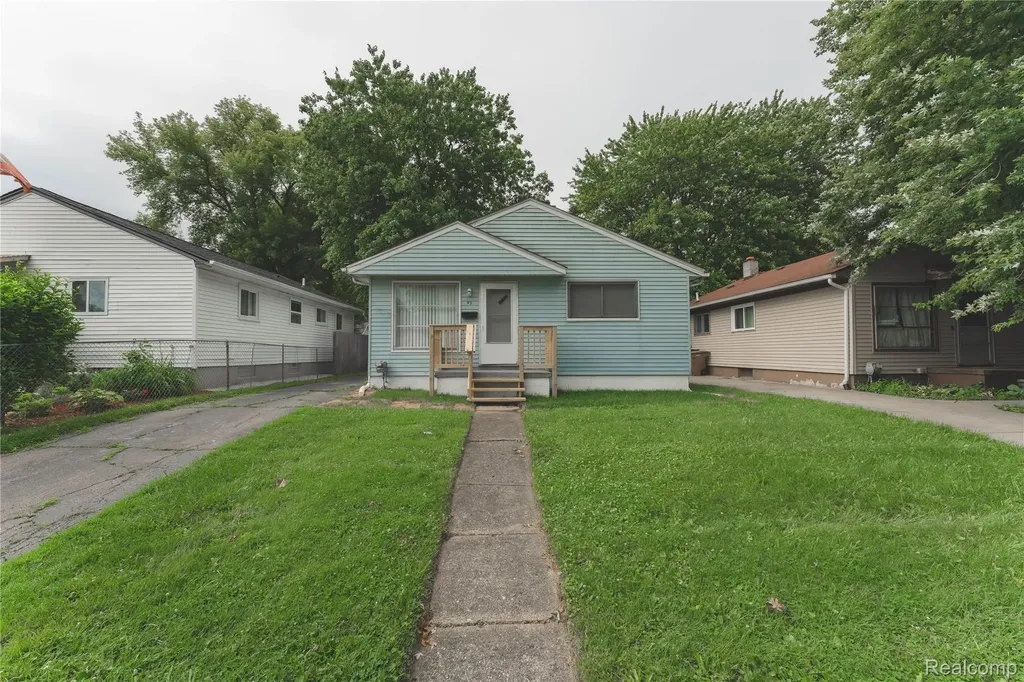 93 W Princeton Avenue Pontiac City MI 48340