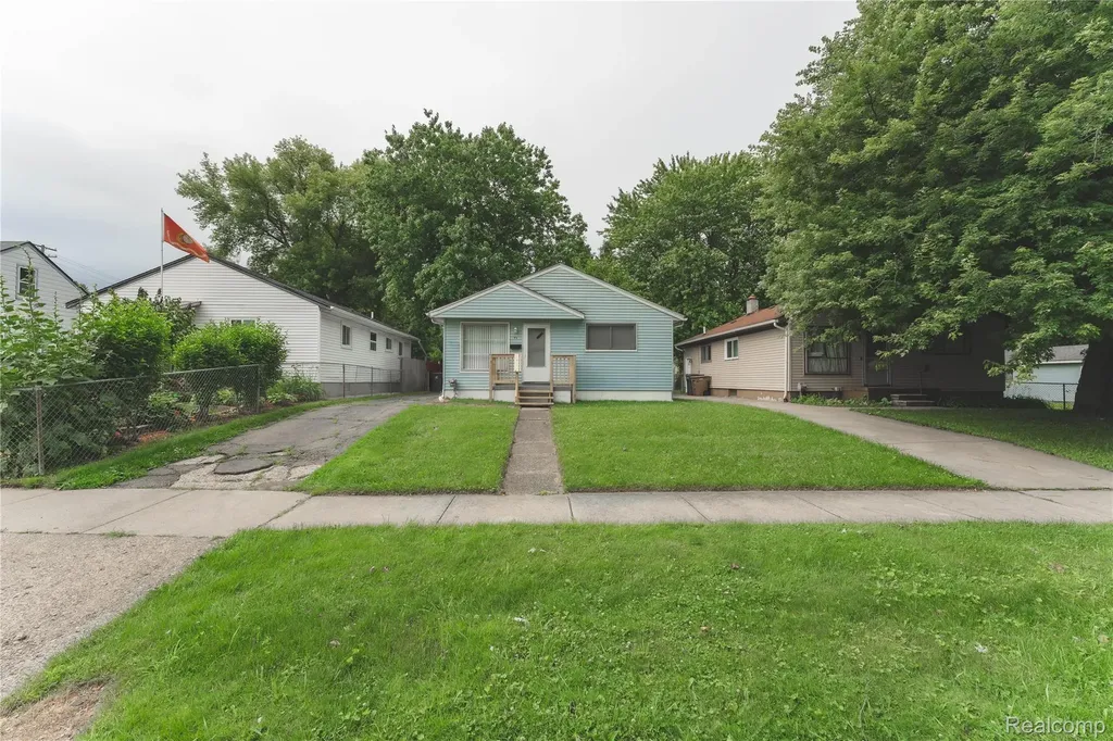 93 W Princeton Avenue Pontiac City MI 48340