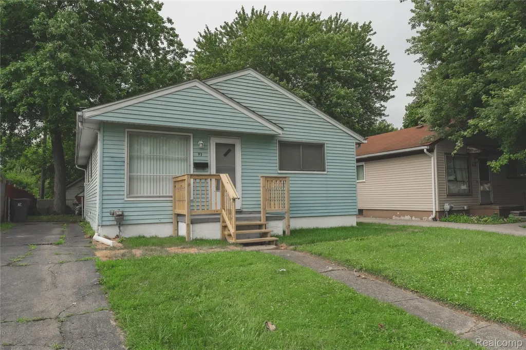 93 W Princeton Avenue Pontiac City MI 48340