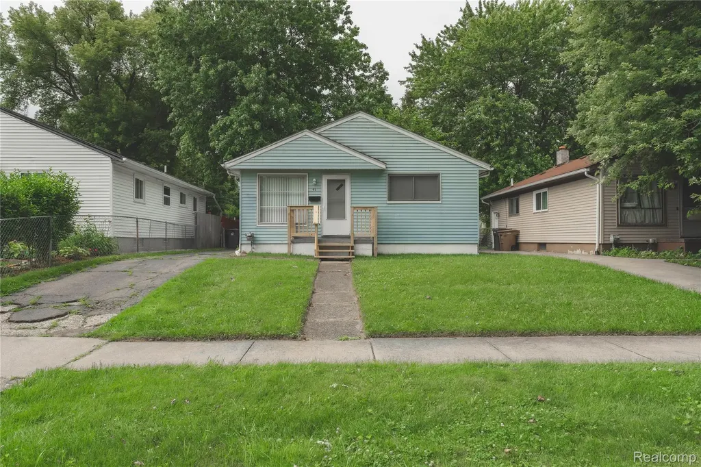 93 W Princeton Avenue Pontiac City MI 48340