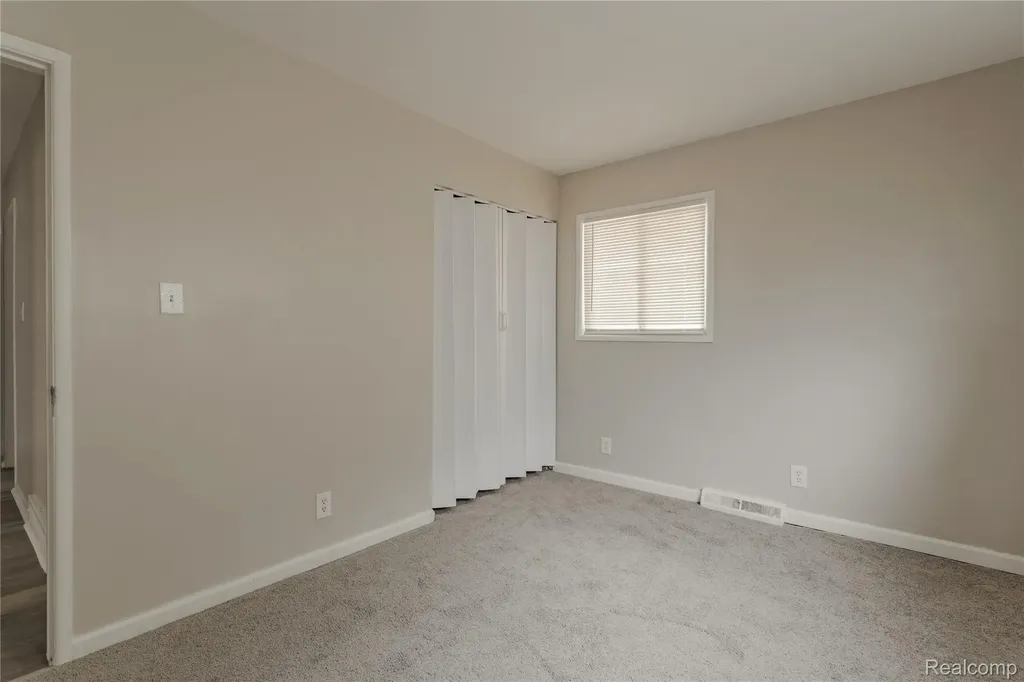 93 W Princeton Avenue Pontiac City MI 48340