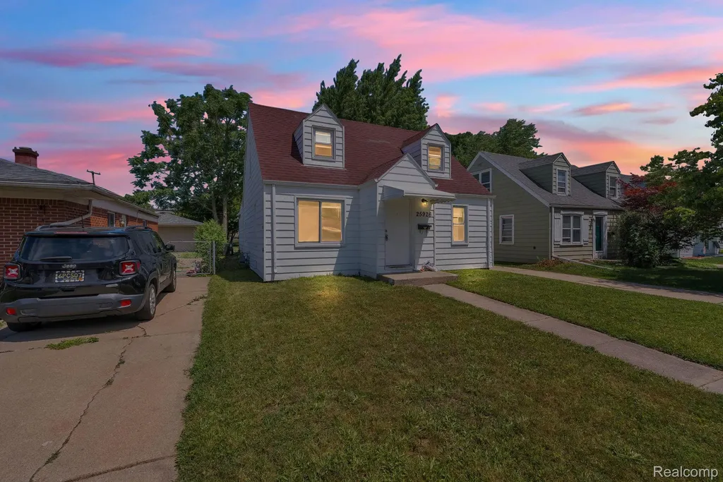25926 Powers Avenue Dearborn Heights City MI 48125
