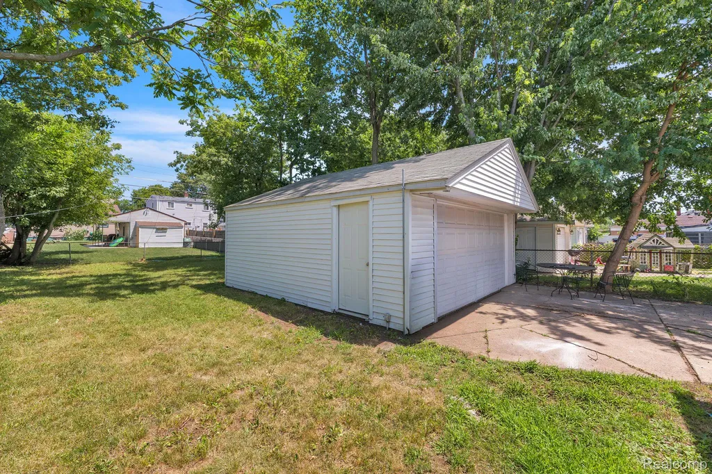 25926 Powers Avenue Dearborn Heights City MI 48125