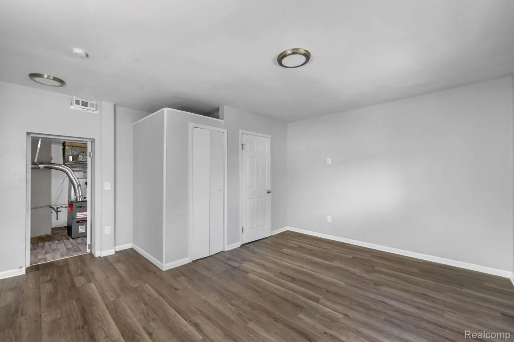 25926 Powers Avenue Dearborn Heights City MI 48125