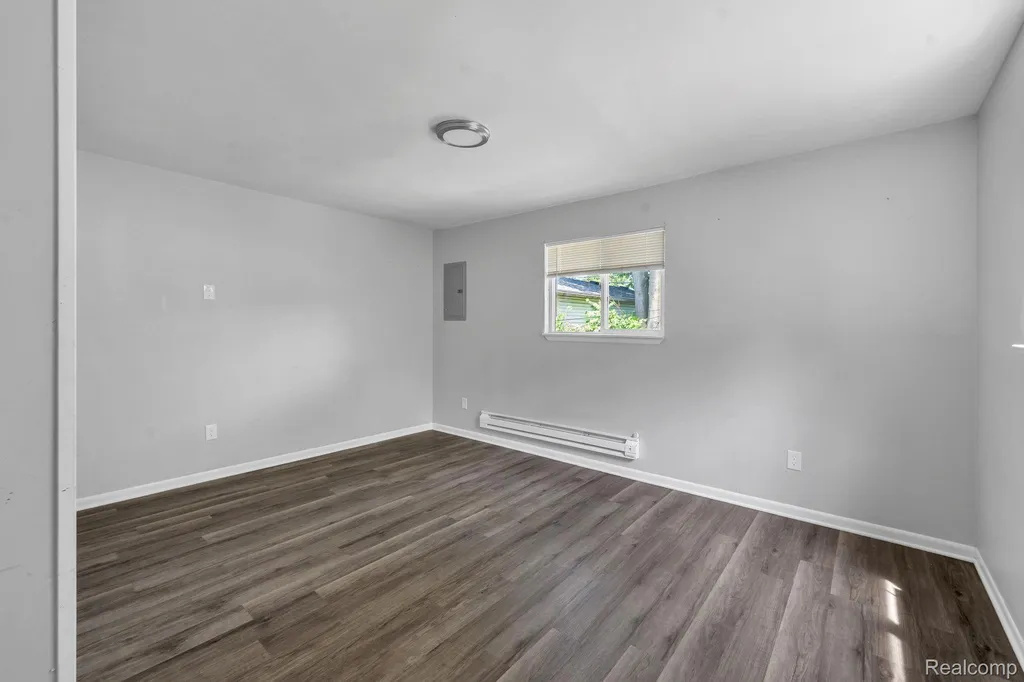 25926 Powers Avenue Dearborn Heights City MI 48125