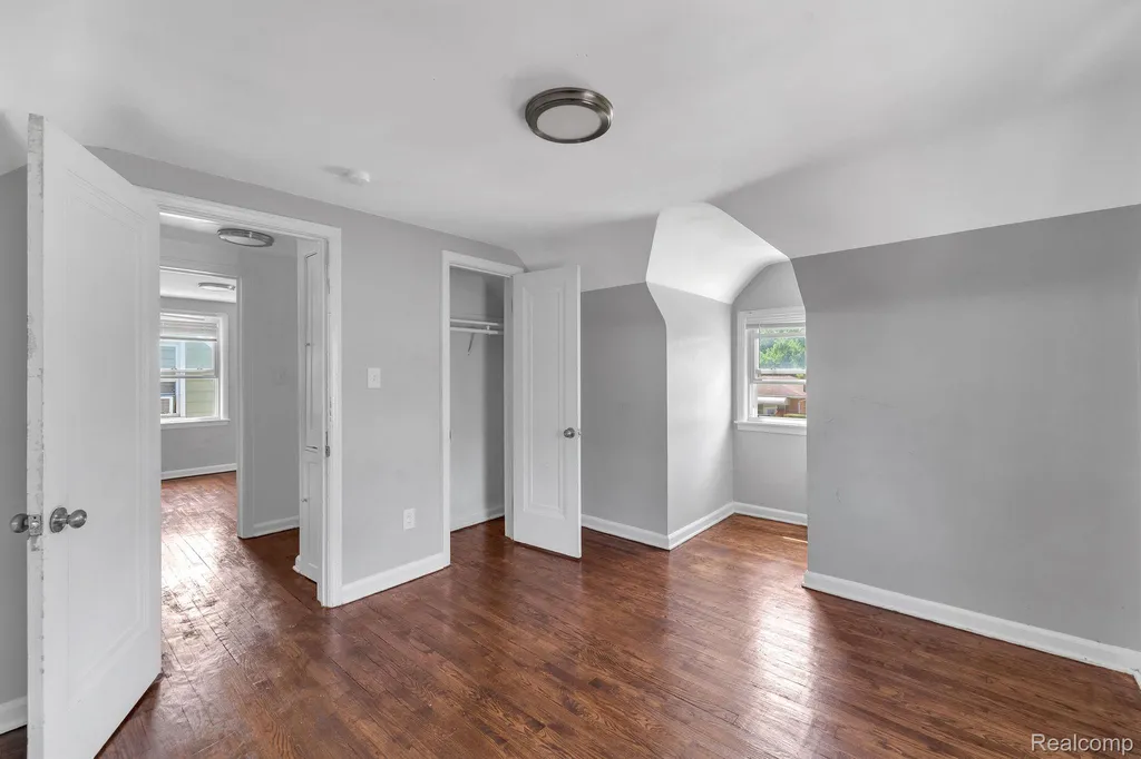 25926 Powers Avenue Dearborn Heights City MI 48125