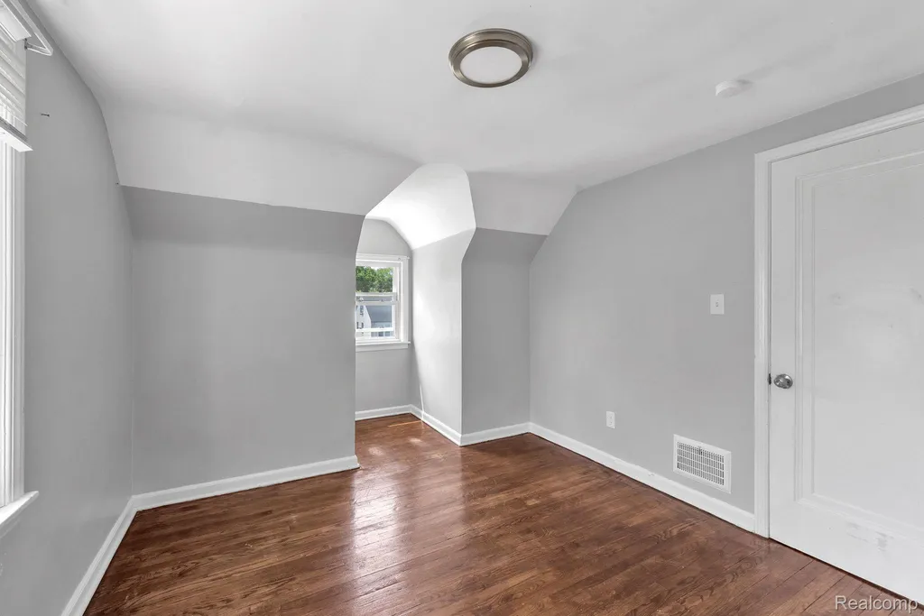 25926 Powers Avenue Dearborn Heights City MI 48125