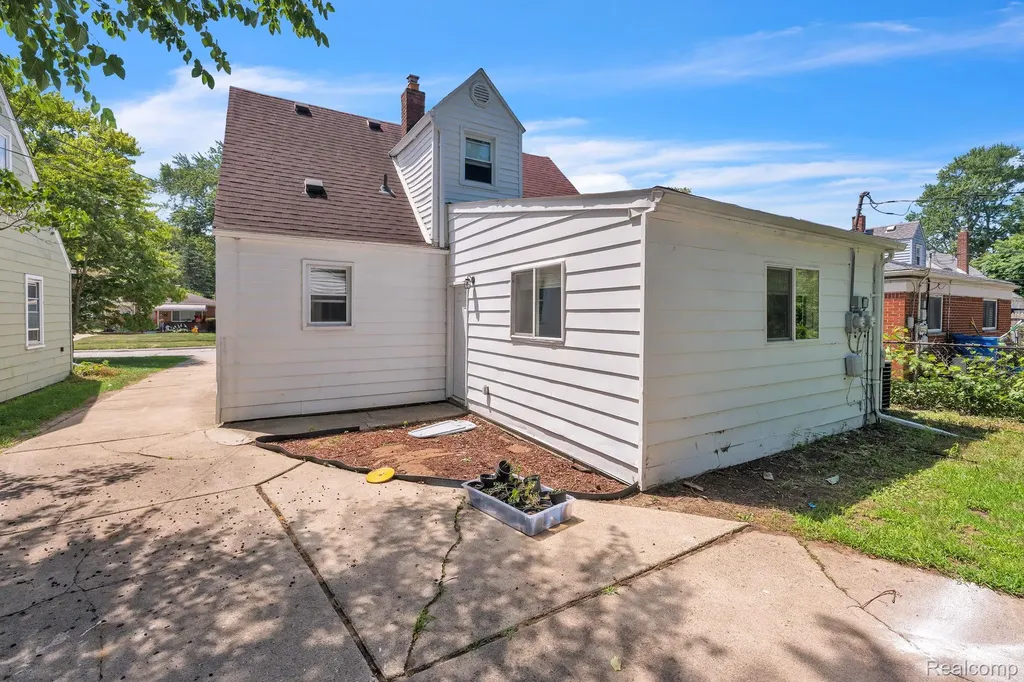 25926 Powers Avenue Dearborn Heights City MI 48125