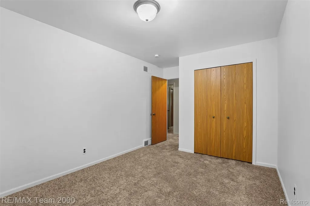 25134 Ann Arbor Trail Dearborn Heights City MI 48127
