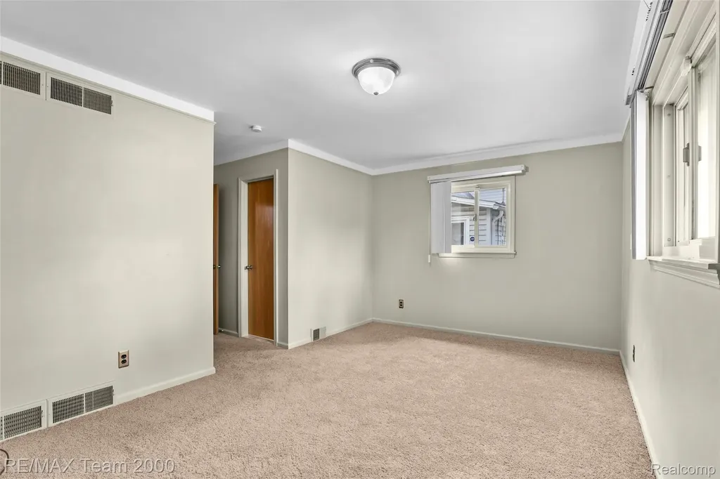 25134 Ann Arbor Trail Dearborn Heights City MI 48127