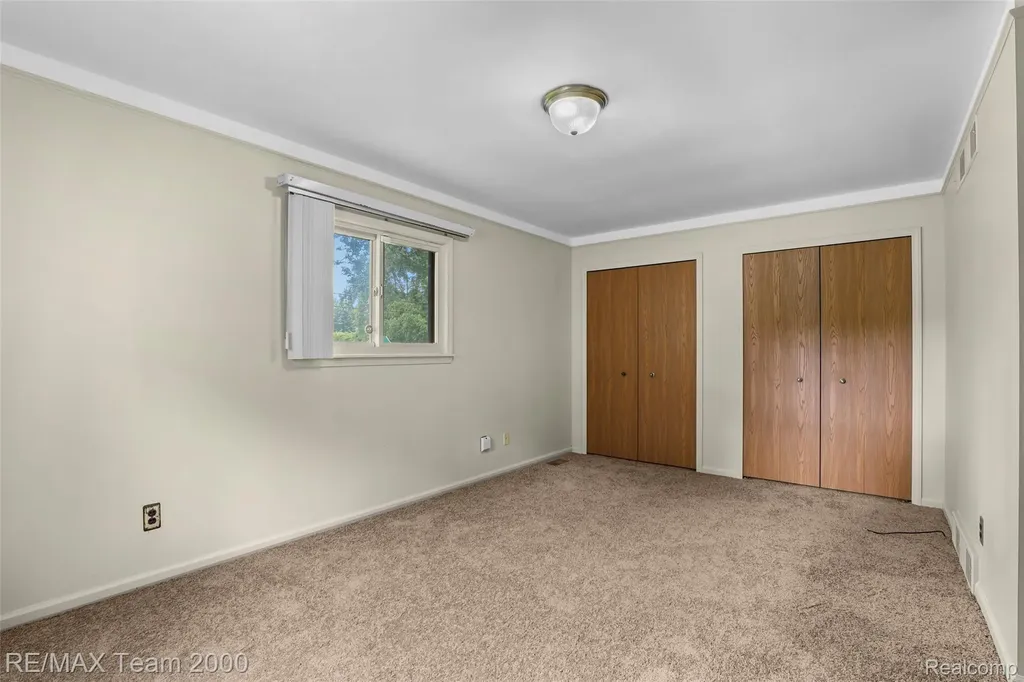 25134 Ann Arbor Trail Dearborn Heights City MI 48127