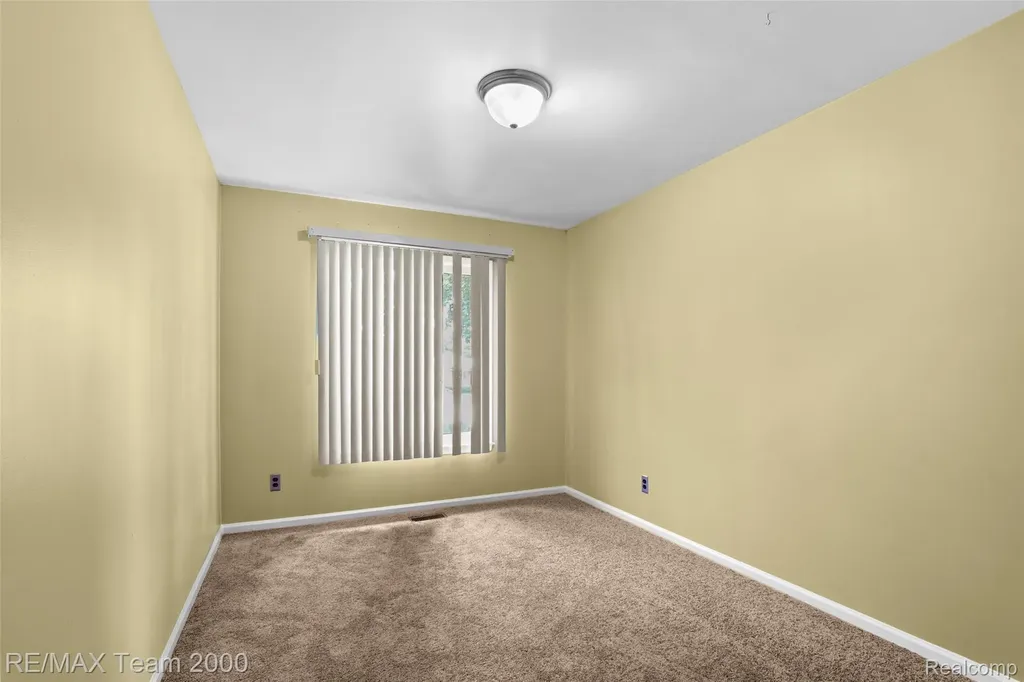 25134 Ann Arbor Trail Dearborn Heights City MI 48127