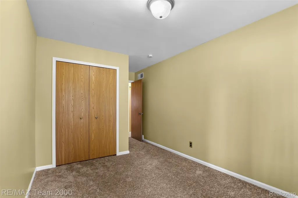 25134 Ann Arbor Trail Dearborn Heights City MI 48127
