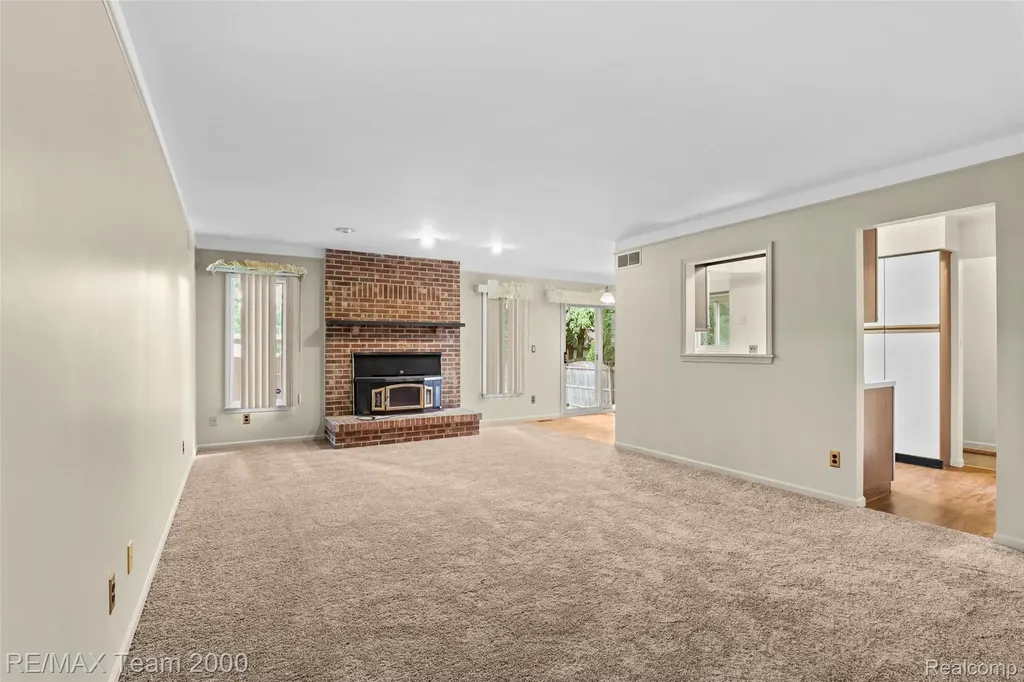 25134 Ann Arbor Trail Dearborn Heights City MI 48127