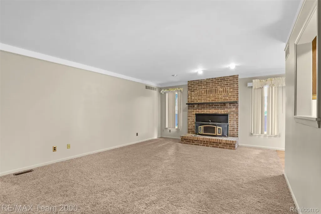 25134 Ann Arbor Trail Dearborn Heights City MI 48127