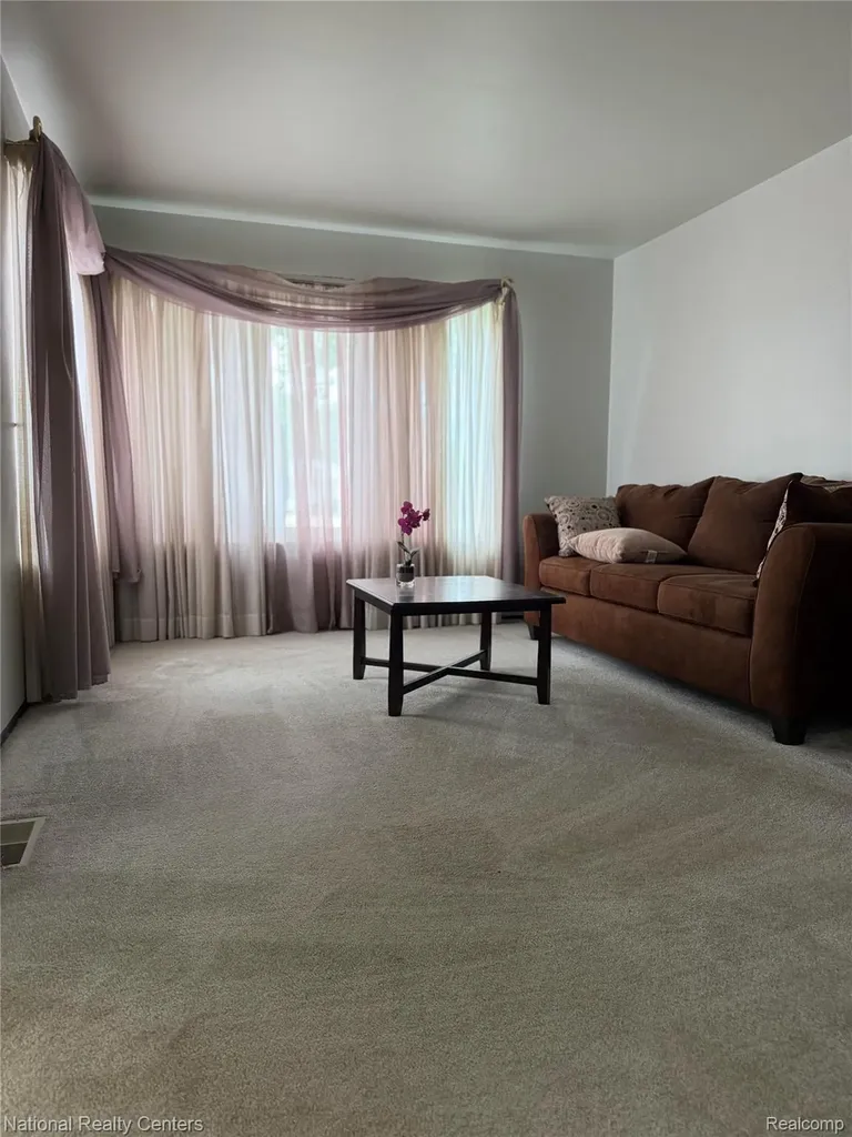 14400 Stonehouse Avenue Livonia City MI 48154