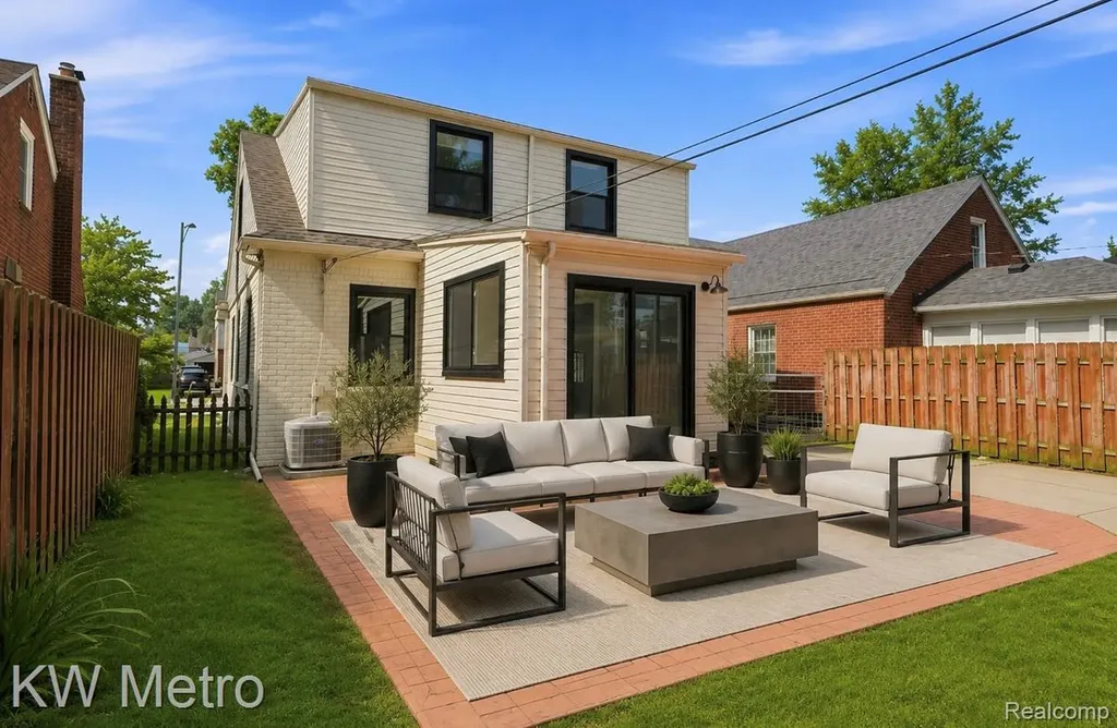 1458 Hampton Road Grosse Pointe Woods City MI 48236
