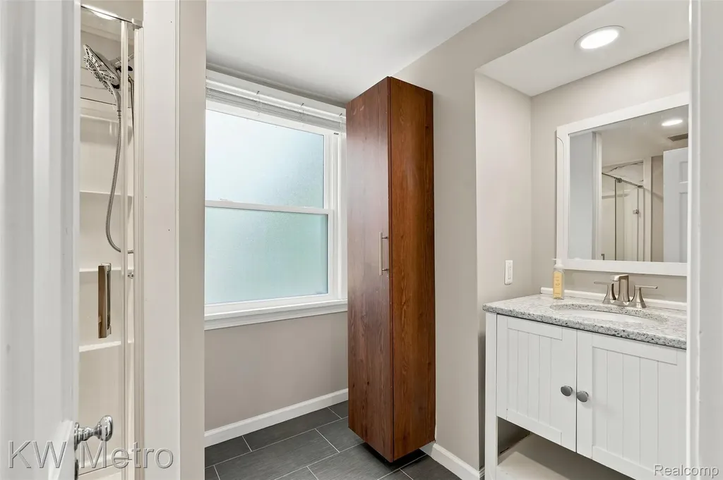 1458 Hampton Road Grosse Pointe Woods City MI 48236