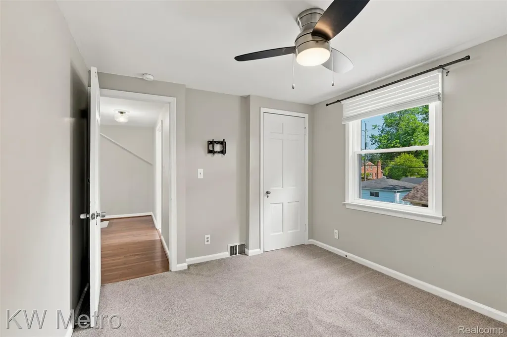 1458 Hampton Road Grosse Pointe Woods City MI 48236