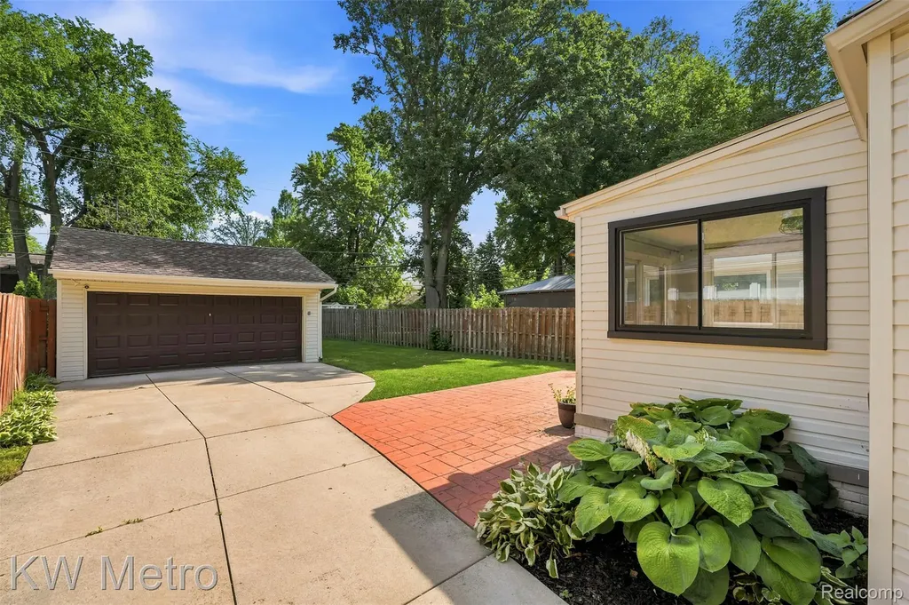 1458 Hampton Road Grosse Pointe Woods City MI 48236