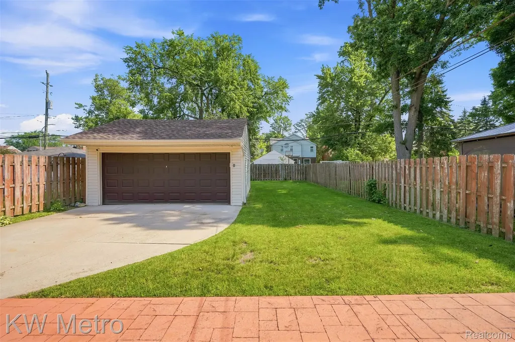 1458 Hampton Road Grosse Pointe Woods City MI 48236