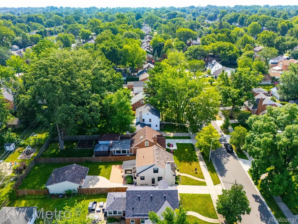 1458 Hampton Road Grosse Pointe Woods City MI 48236