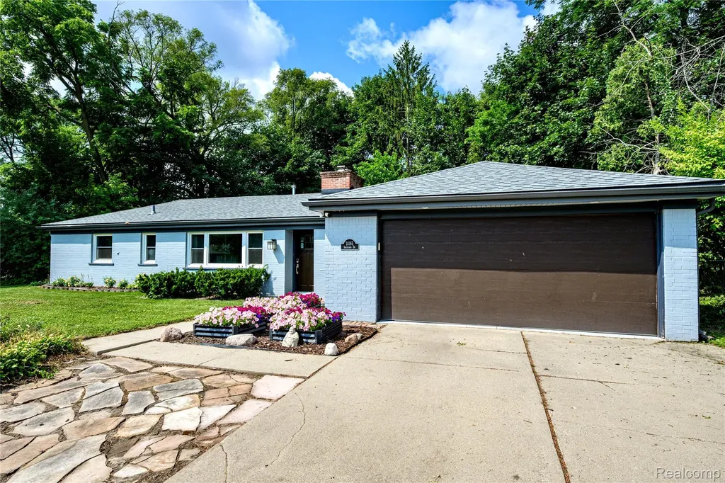31165 Sheridan Drive Beverly Hills Village MI 48025