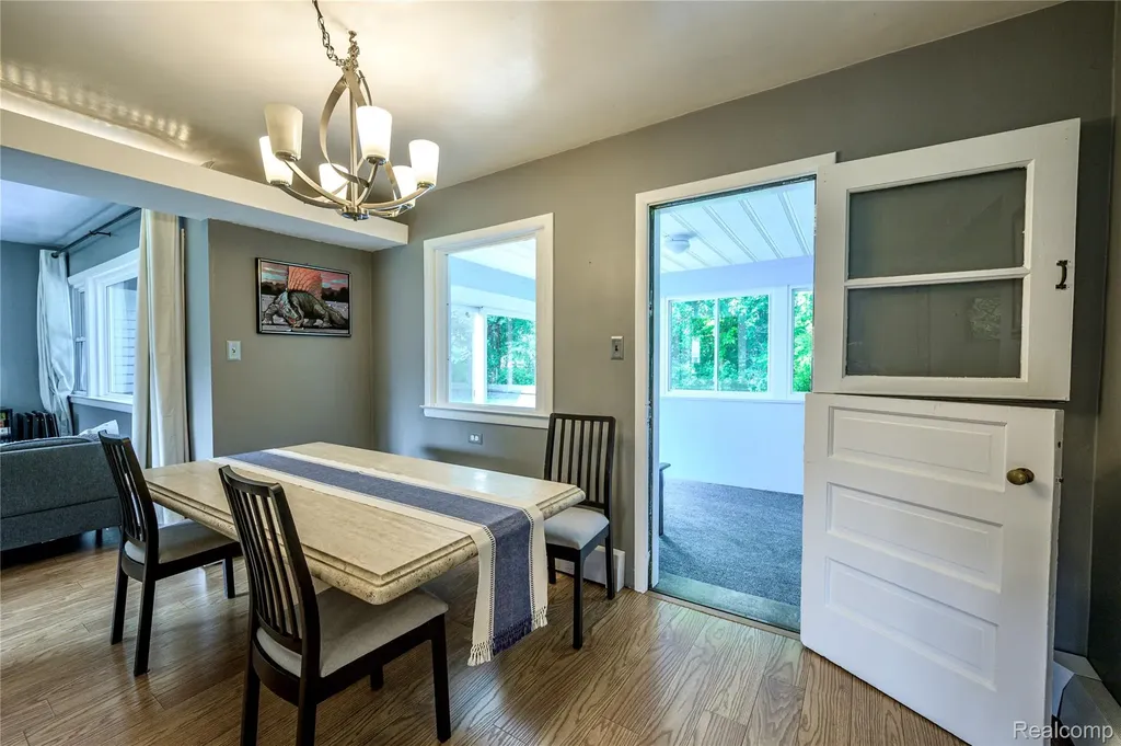 31165 Sheridan Drive Beverly Hills Village MI 48025