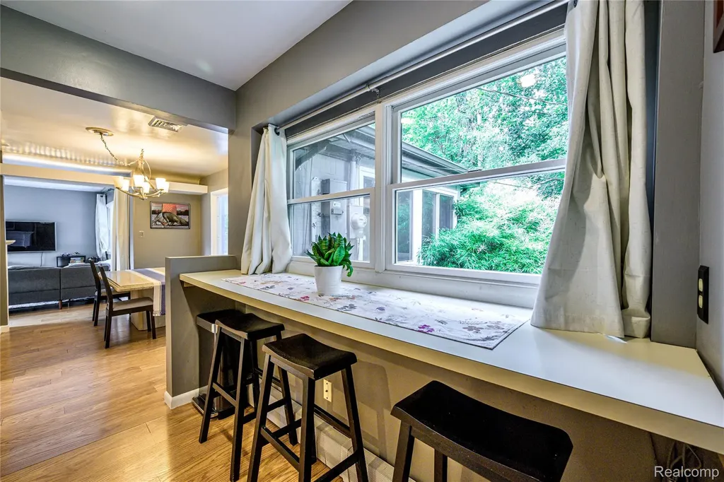 31165 Sheridan Drive Beverly Hills Village MI 48025
