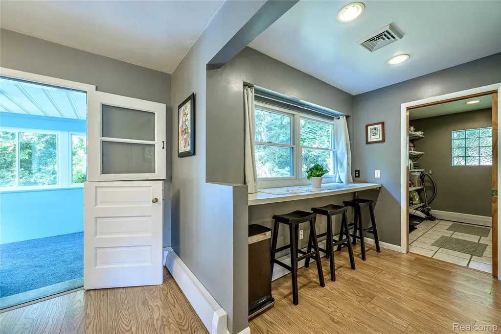 31165 Sheridan Drive Beverly Hills Village MI 48025