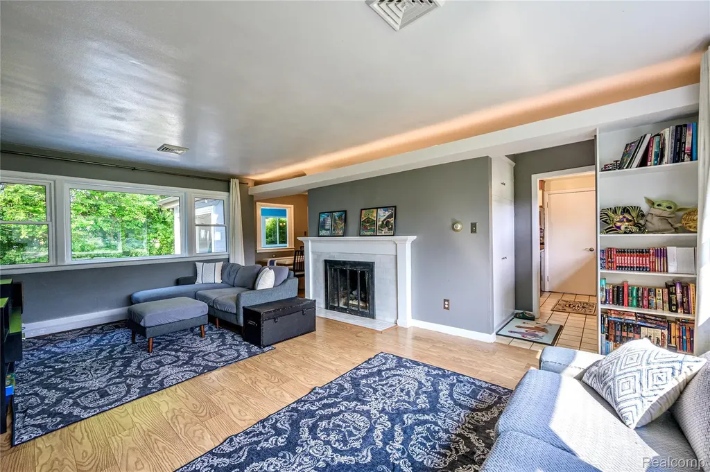 31165 Sheridan Drive Beverly Hills Village MI 48025
