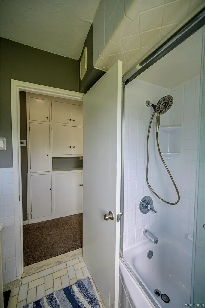 31165 Sheridan Drive Beverly Hills Village MI 48025
